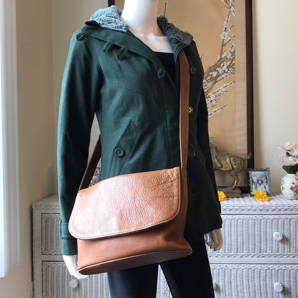 Coach Handbags - 🇺🇸 Vintage Coach cognac messenger leather bag